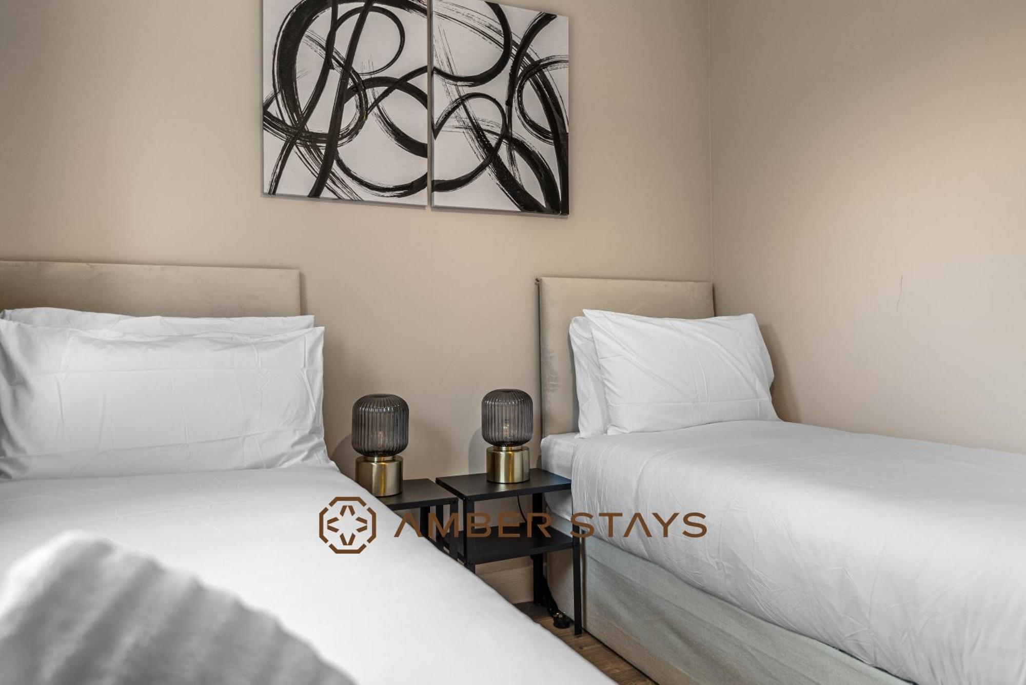 Spacious 5 Bed House In Reading By Amber Stays, Perfect For Business & Contractors, Sleeps 12! Bagian luar foto