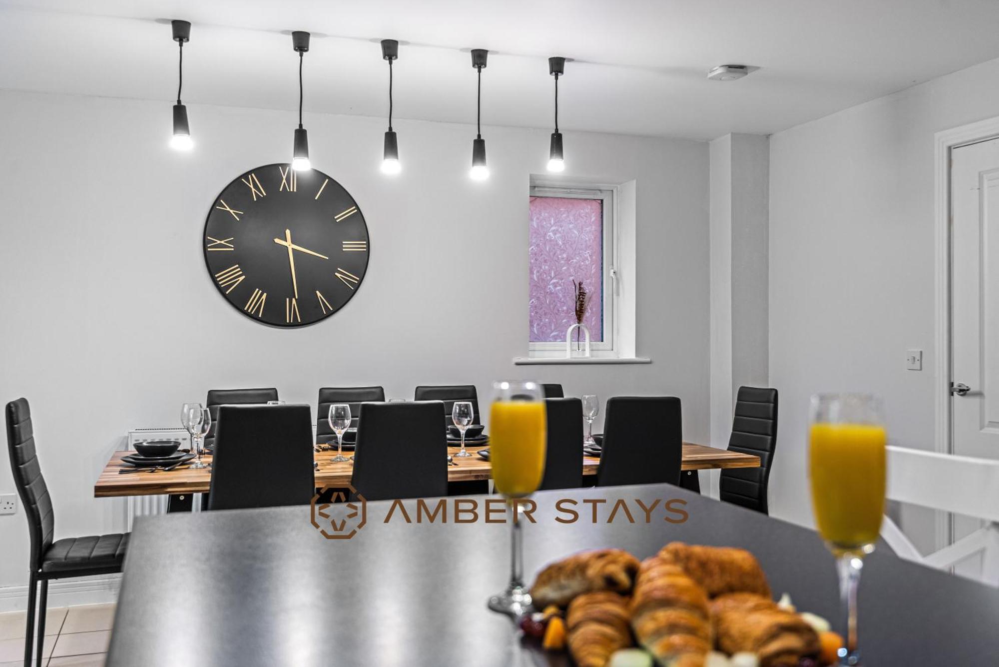 Spacious 5 Bed House In Reading By Amber Stays, Perfect For Business & Contractors, Sleeps 12! Bagian luar foto