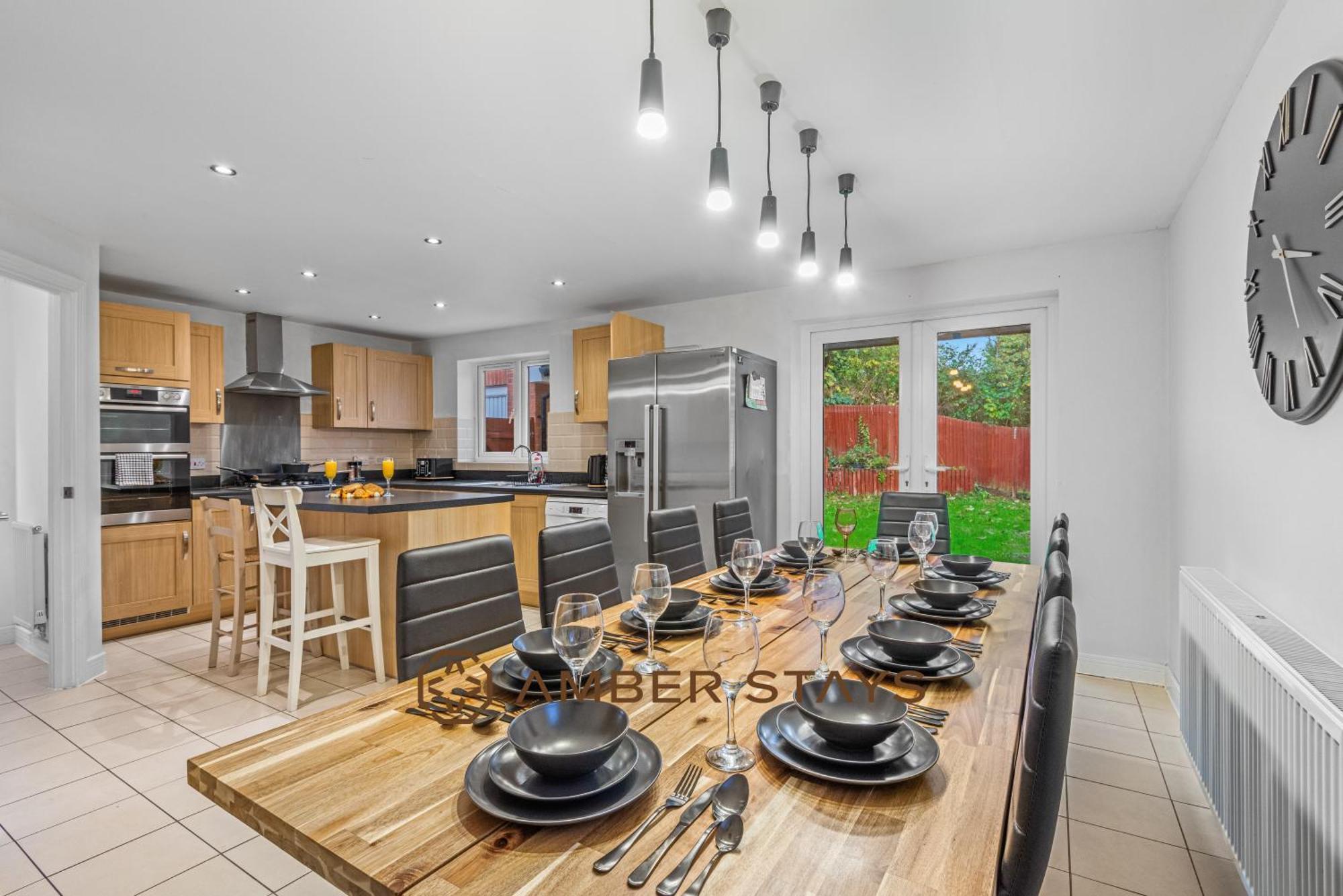 Spacious 5 Bed House In Reading By Amber Stays, Perfect For Business & Contractors, Sleeps 12! Bagian luar foto