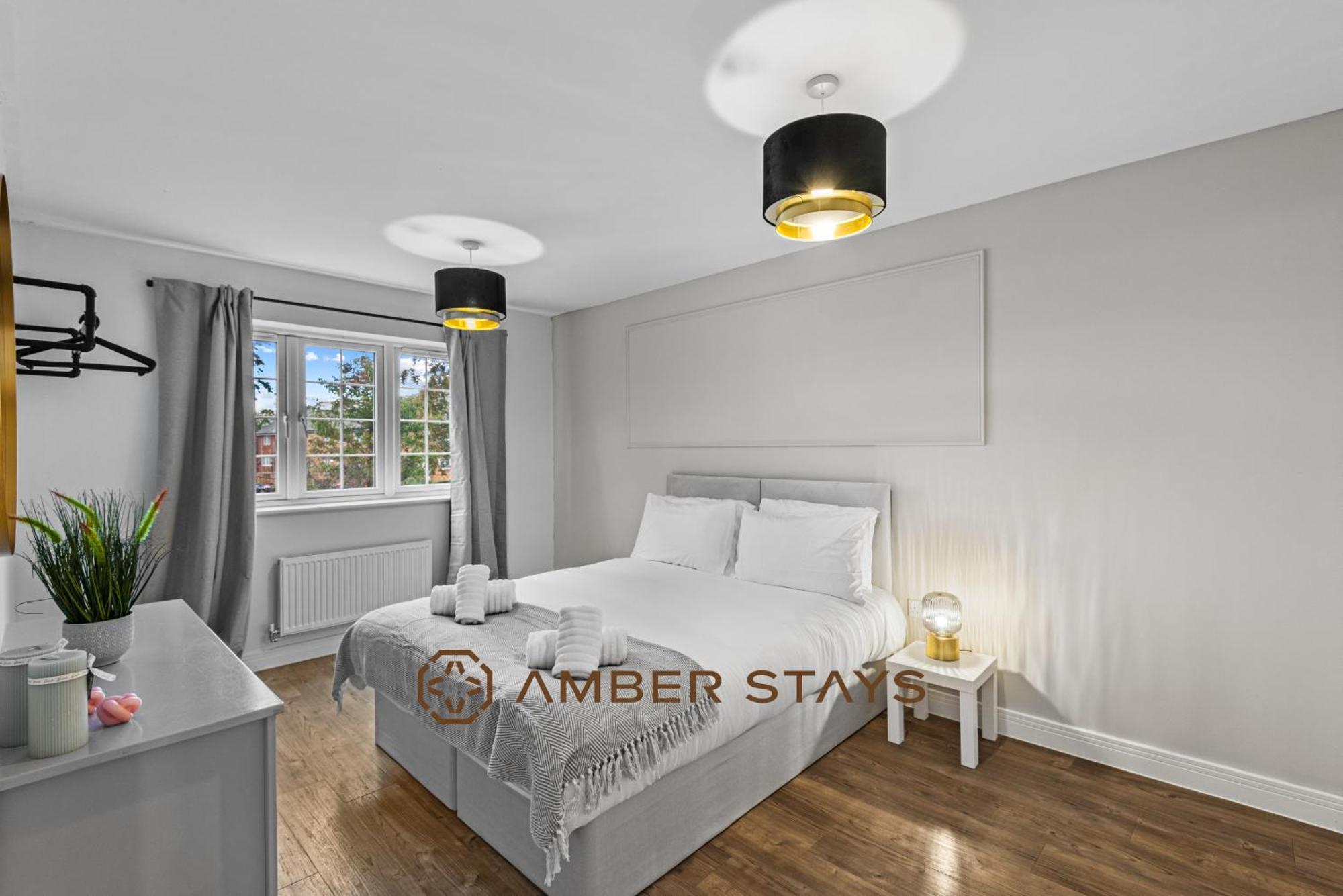 Spacious 5 Bed House In Reading By Amber Stays, Perfect For Business & Contractors, Sleeps 12! Bagian luar foto