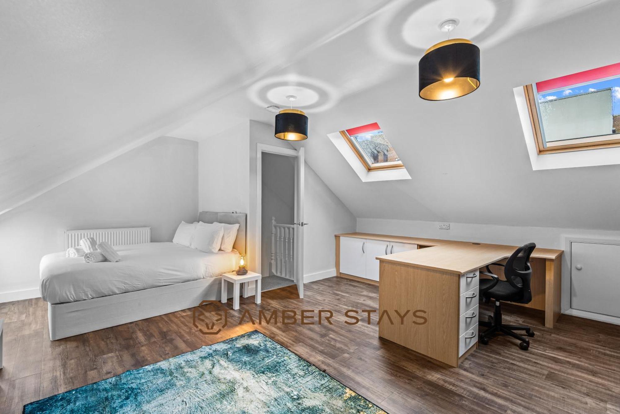 Spacious 5 Bed House In Reading By Amber Stays, Perfect For Business & Contractors, Sleeps 12! Bagian luar foto